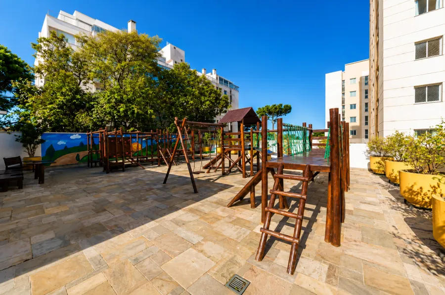 Playground — brincadeira ao ar livre