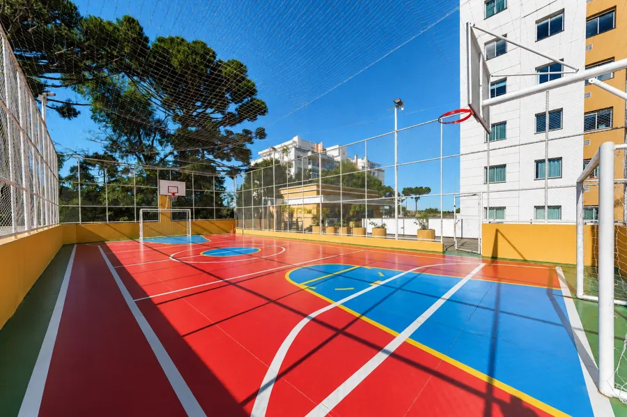 Quadra poliesportiva — esporte dentro do condomínio